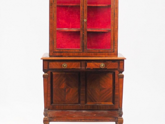 Vente aux enchères Vitrine Napoléon III de style Louis XVI en marqueterie, ouvrant à deux