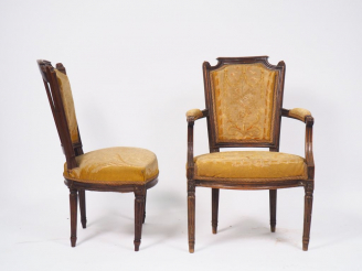 Vente aux enchères Suite de six fauteuils cabriolet Louis XVI en noyer mouluré et sculpté