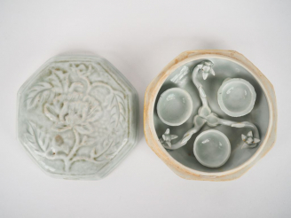 Vente aux enchères Chine, dans le style des Song. Boîte couverte à épices, de forme octog