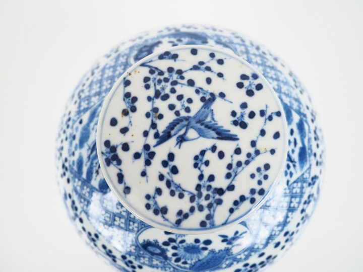 Chine vers 1900 Pot à gingembre couvert, en porcelaine bleu blanc, à d