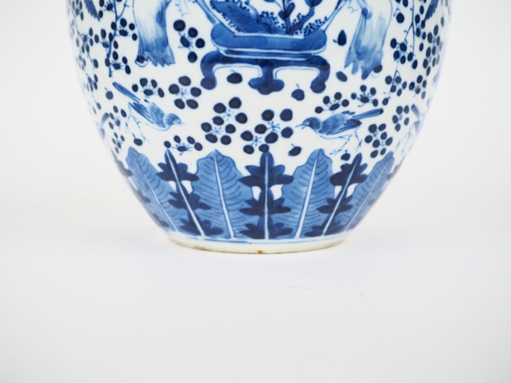 Chine vers 1900 Pot à gingembre couvert, en porcelaine bleu blanc, à d