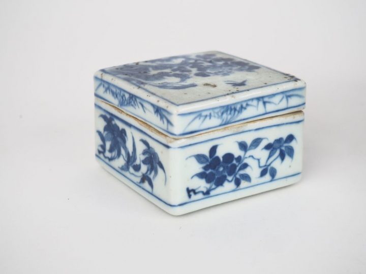 Chine, fin XVIIIe siècle,  Coupe sur petit talon en porcelaine blanche