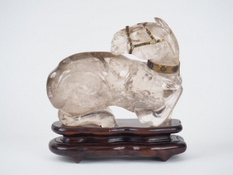 Vente aux enchères Chine, XIXe siècle,  Groupe en cristal de roche, représentant un cheva