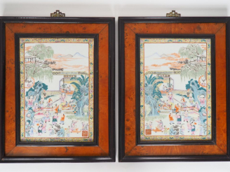 Vente aux enchères Chine, début XXe siècle  Deux plaques en porcelaine et émaux polychrom