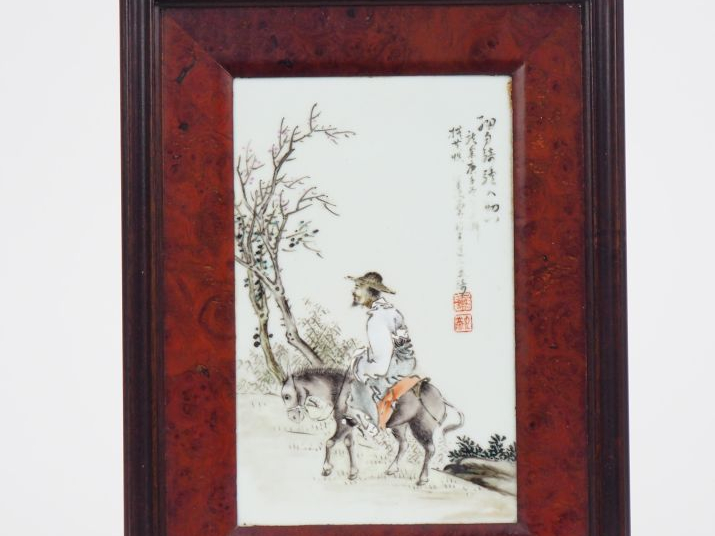 Wang Qi (1884-1937) Plaque en porcelaine et émaux polychromes représen