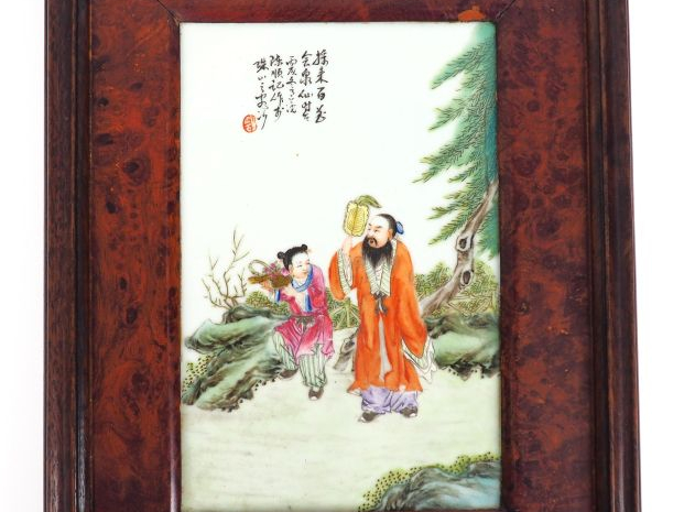 Chine, fin XIXe siècle Plaque en porcelaine blanche et émaux polychrom