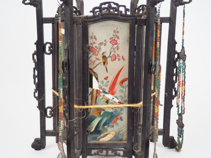 Chine début XXe siècle,  Lanterne hexagonale, en bois sculpté de drago