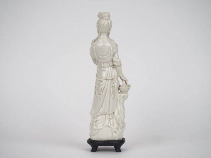 Chine, travail moderne.  Sujet en blanc de Chine représentant la déess