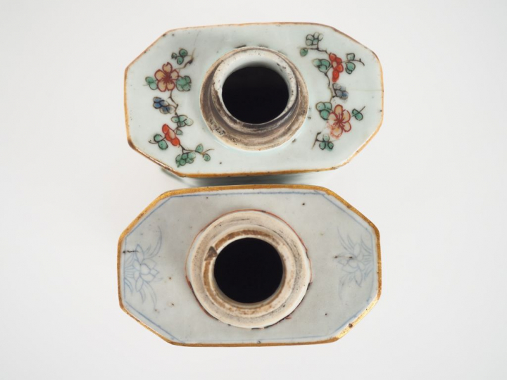 Chine, époque Kangxi (1661-1722) 2 flacons à thé, en porcelaine et éma