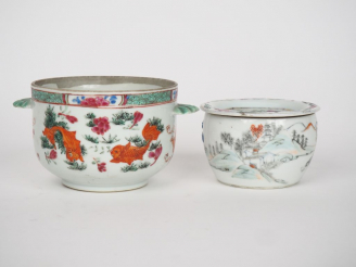 Vente aux enchères Chine XIXe siècle, Lot comprenant deux porcelaines et émaux polychrome