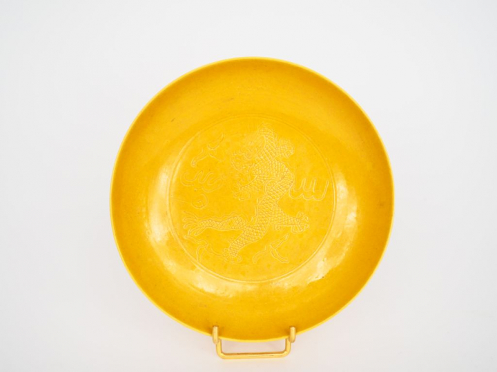 Chine, époque Guangxu. Coupe en porcelaine émaillée monochrome jaune à