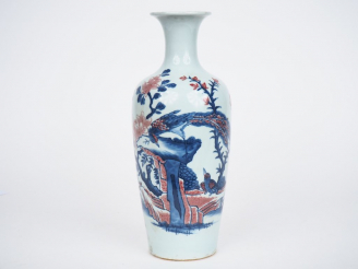 Vente aux enchères Chine XIXe siècle,  Vase balustre à col évasé, en porcelaine émaillée 