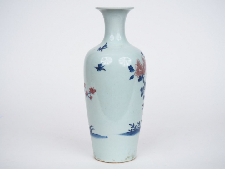 Chine XIXe siècle,  Vase balustre à col évasé, en porcelaine émaillée 