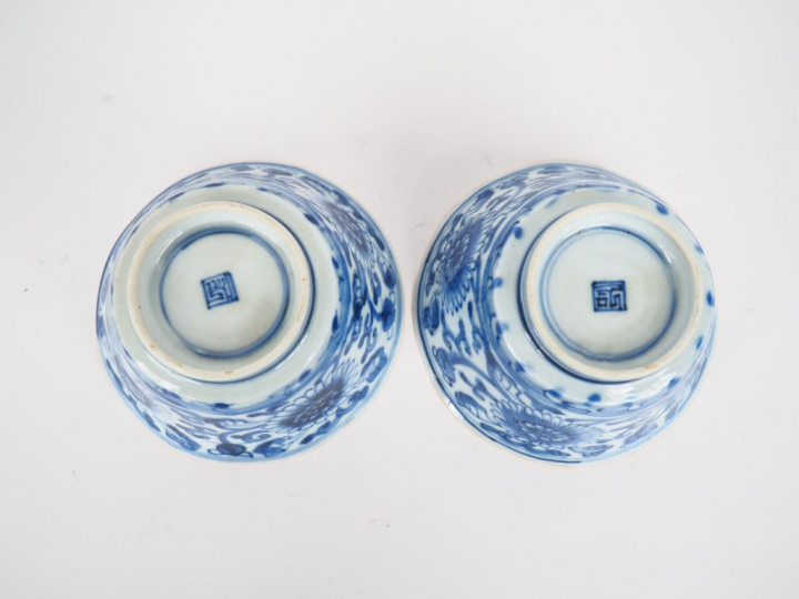Chine XIXe siècle, Deux coupes sur petit talon, en porcelaine blanche 