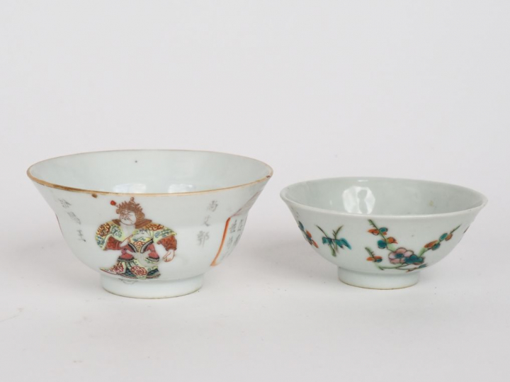 Chine XIXe et Tongzhi (1861-1875) Deux petites coupes sur talon en por