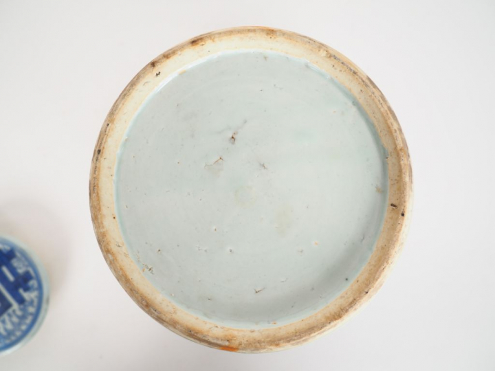 Chine, vers 1900, Pot à gingembre en porcelaine bleu blanc à décor de 