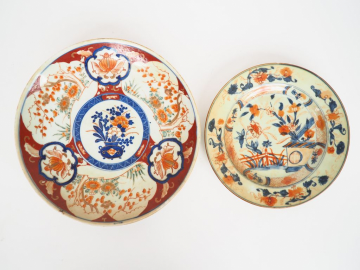 Imari Chine XVIIIe siècle et Japon XIXe siècle Lot comprenant deux por