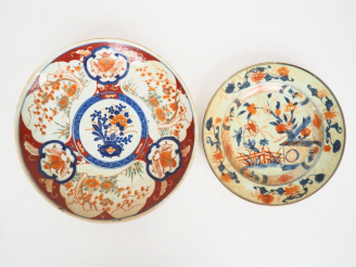 Vente aux enchères Imari Chine XVIIIe siècle et Japon XIXe siècle Lot comprenant deux por