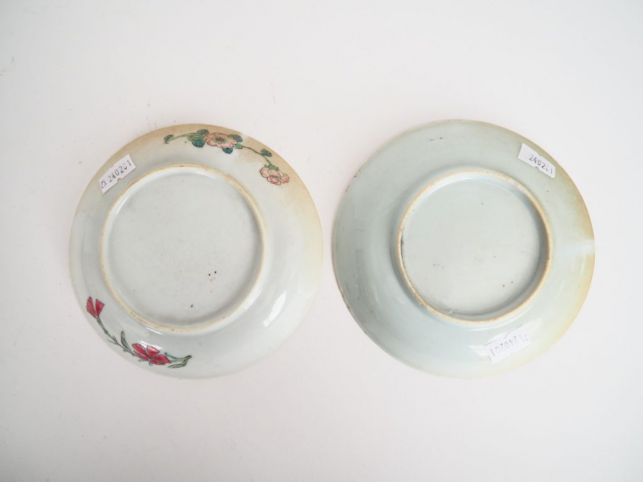 Chine XVIIIème et XIXe siècle,  Deux coupes en porcelaine et émaux pol