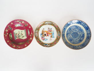 Vente aux enchères Chine XVIIIe et Canton fin XIXe siècle,  Lot comprenant trois porcelai