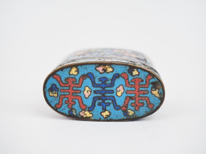 Chine XIXe siècle  Boîte couverte à opium, en bronze et émaux cloisonn