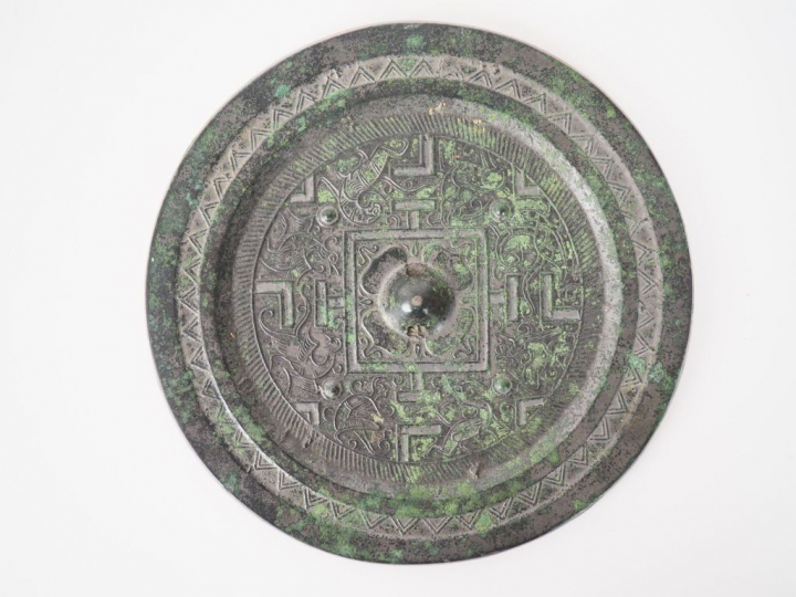 Chine, style des Han période Qing Miroir en bronze de patine verte, à 