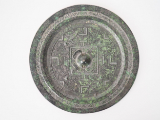 Vente aux enchères Chine, style des Han période Qing Miroir en bronze de patine verte, à 