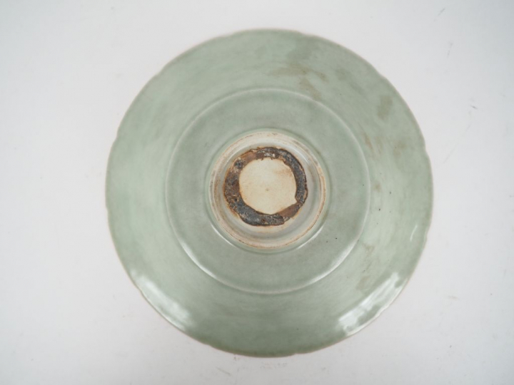 Chine période Qing dans le goût de Song. Coupe floriforme en porcelain