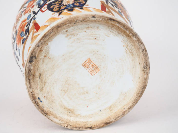 Chine moderne. Potiche couverte dans le style d'Imari, à décor d'une t