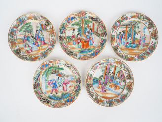 Vente aux enchères Canton fin XIXe siècle,  Lot comprenant cinq assiettes en porcelaine e