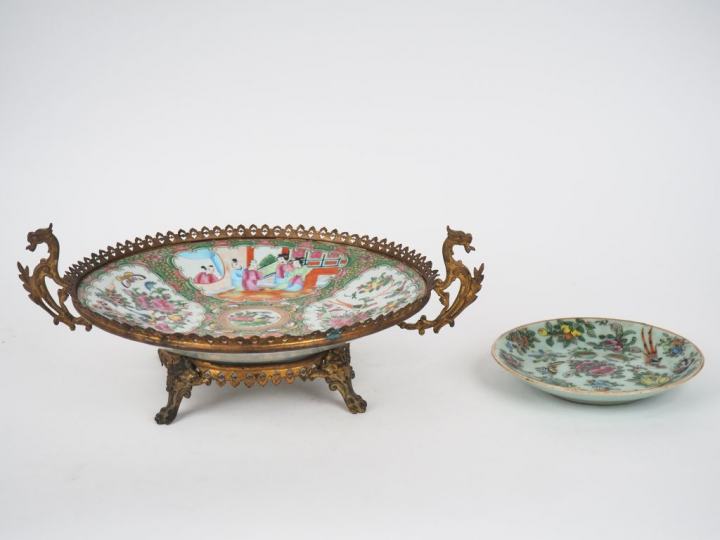 Canton vers 1900.  Coupe en émaux style famille rose, décor de personn