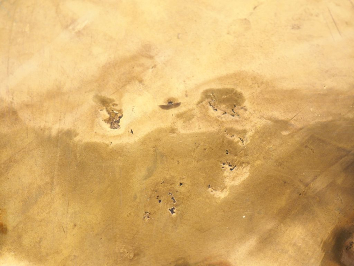 Vietnam, vers 1920  Brûle encens tripode en bronze doré à décor en rel