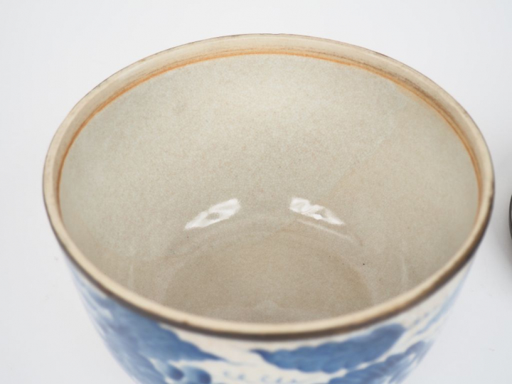 Chine, Vietnam XXe siècle,  Pot couvert en porcelaine bleu blanc à déc