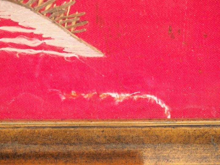 Indochine, vers 1920.  Lin brodé à décor de pivoiniers Dim. 37,5 x 47,