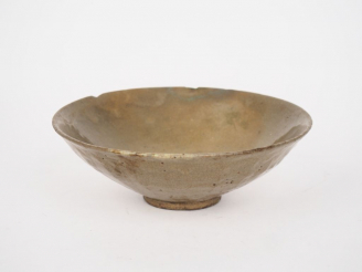 Vente aux enchères Vietnam XIIIe XIVe siècle, Tan hoa   Coupe en terre cuite émaillée cél