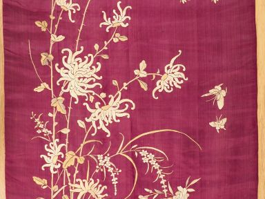 Indochine vers 1900.  Trois bandeaux en soie et lin brodé à décor d'oi