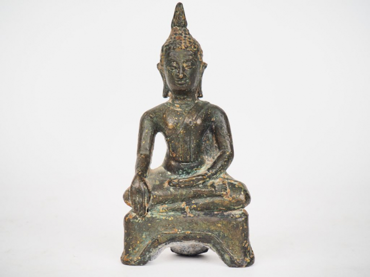 Siam XIXème Statuette en bronze à patine verte et anciennement dorée, 
