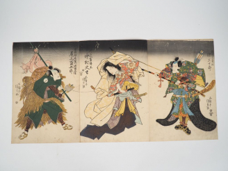 Vente aux enchères KUNISADA (1786-1865) Triptyque d’estampes oban figurant trois acteurs,