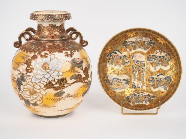 Japon, début XXe siècle, Petit pot globulaire à col ourlé en corolle e