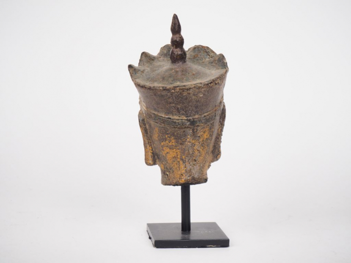 Birmanie, XIXe siècle,  Tête de bouddha en bronze laqué doré, le visag