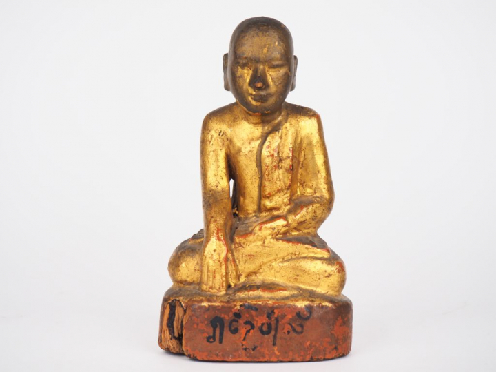 Birmanie, XIXe siècle Bonze en bois laqué doré et traces de polychromi