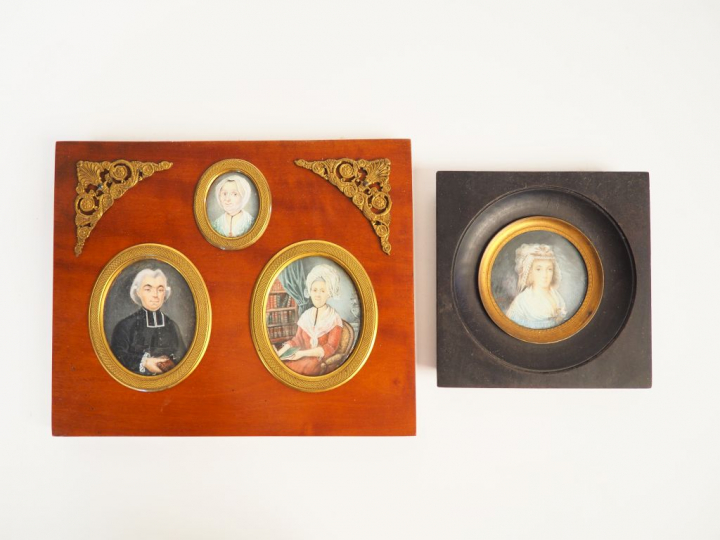 Dans un même encadrement en citronnier, trois miniatures « portraits »