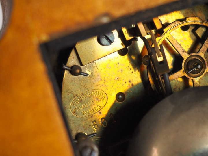 Garniture de cheminée de style Louis XV en Vernis Martin et métal doré