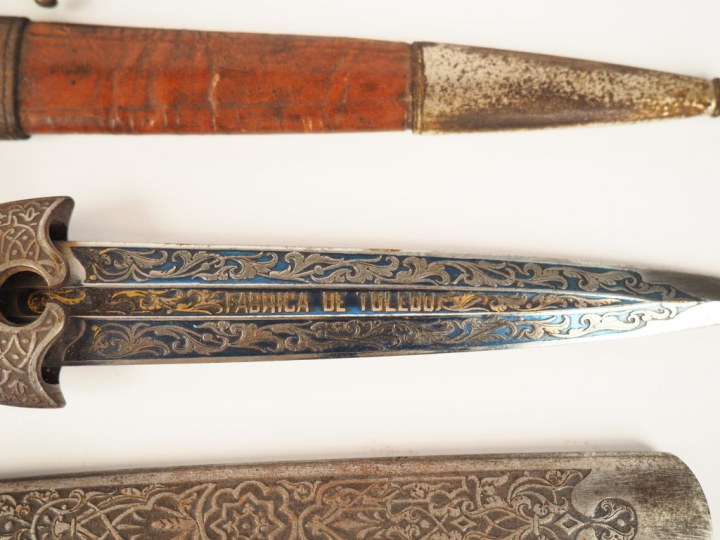 Deux différentes dagues de Tolède.