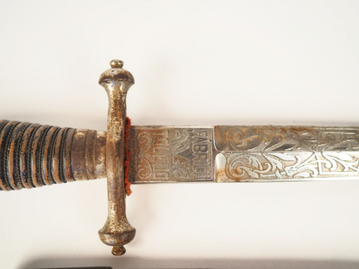 Deux différentes dagues de Tolède.