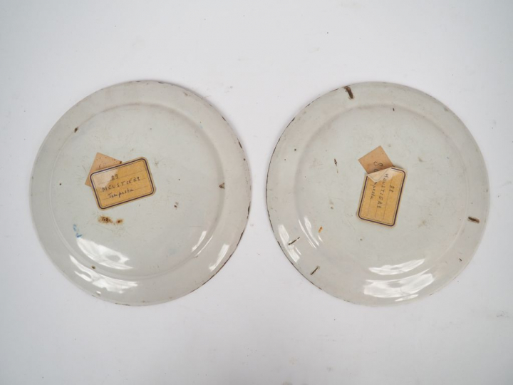 MOUSTIERS. Tempesta.  Paire d'assiettes en faience fin XVIIème début X