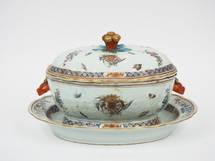 Soupière et son présentoir XVIIIème en porcelaine de la Compagnie des 