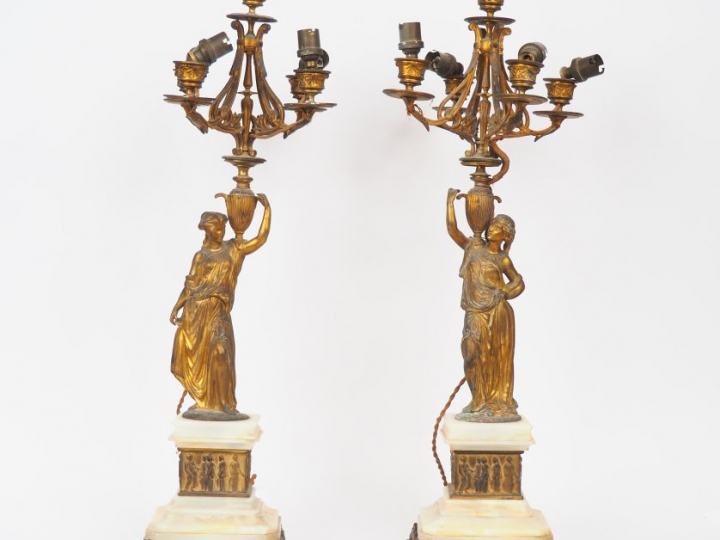Paire de candélabres de style Empire en bronze doré et onyx blanc, à d