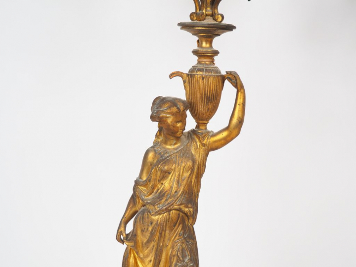 Paire de candélabres de style Empire en bronze doré et onyx blanc, à d