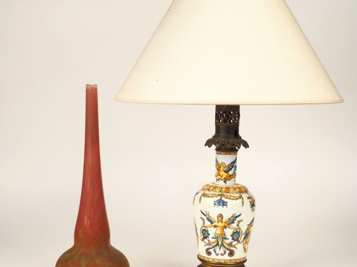 DAUM. « Vase Berluze », en verre marbré rouge et jaune (égrenure en ha